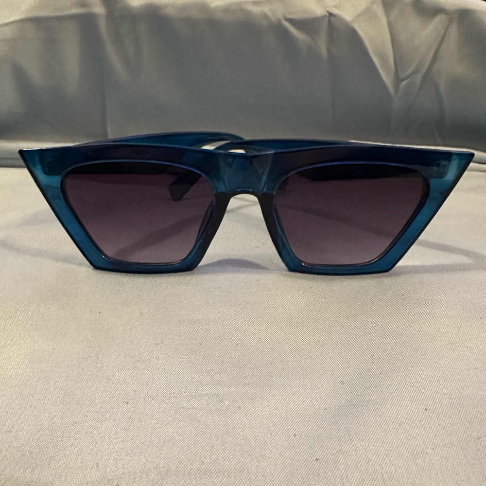 Bershka‎ cat eye sunglasses blue